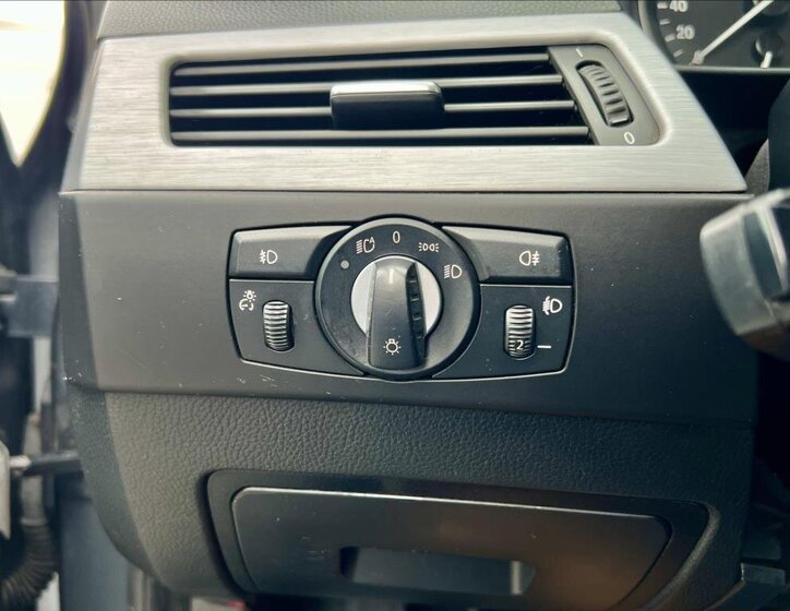 BMW Řada 5 Kombi 2,0 l 120 kw