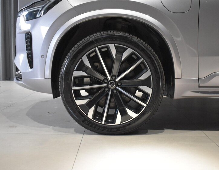 Volvo XC90 SUV / Terénní 2,0 l 228 kw