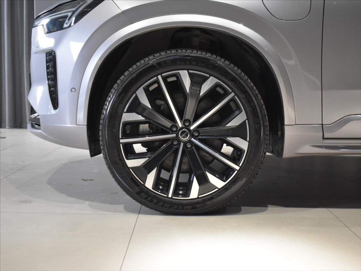 Volvo XC90 SUV / Terénní 2,0 l 228 kw