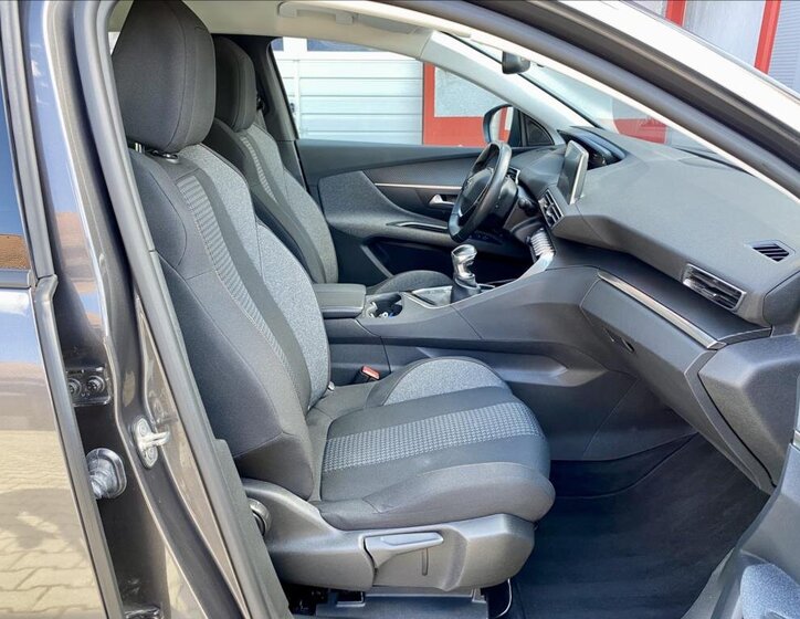 Peugeot 3008 SUV 1,2 l 96 kw