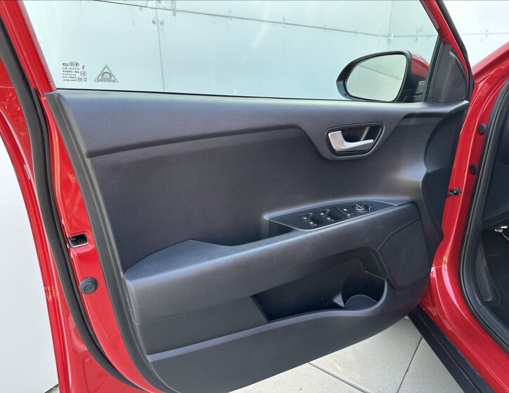 KIA Stonic SUV / Terénní 1,6 l 81 kw