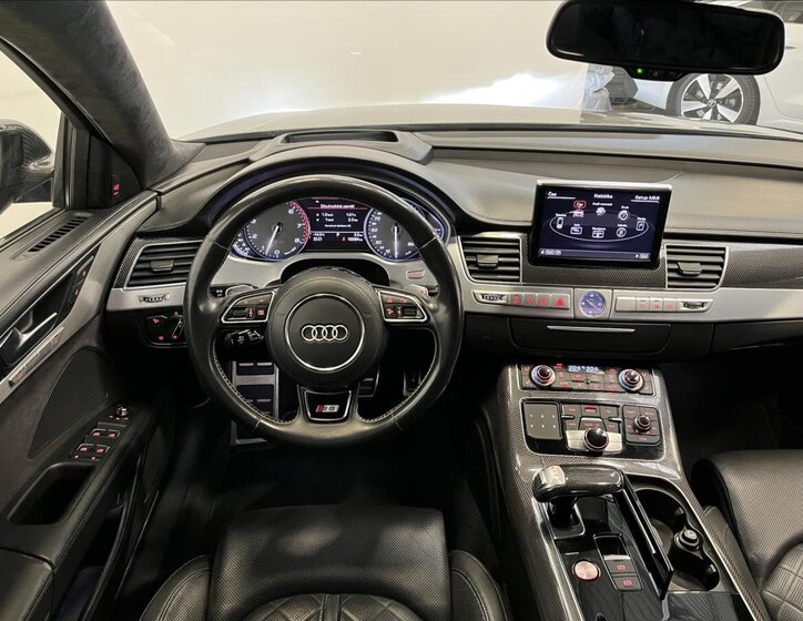 Audi S8 Sedan 4,0 l 445 kw