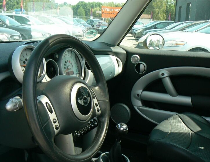 Mini Cooper Hatchback 1,6 l 85 kw
