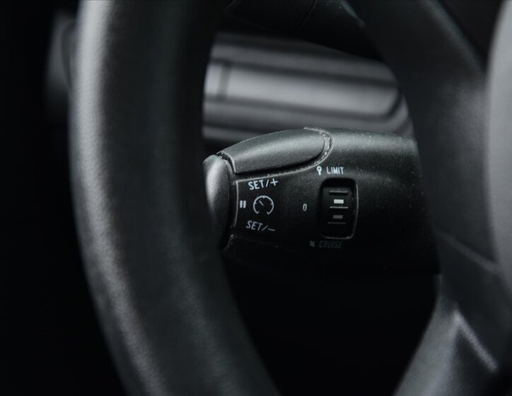 Peugeot 208 Hatchback 1,2 l 60 kw