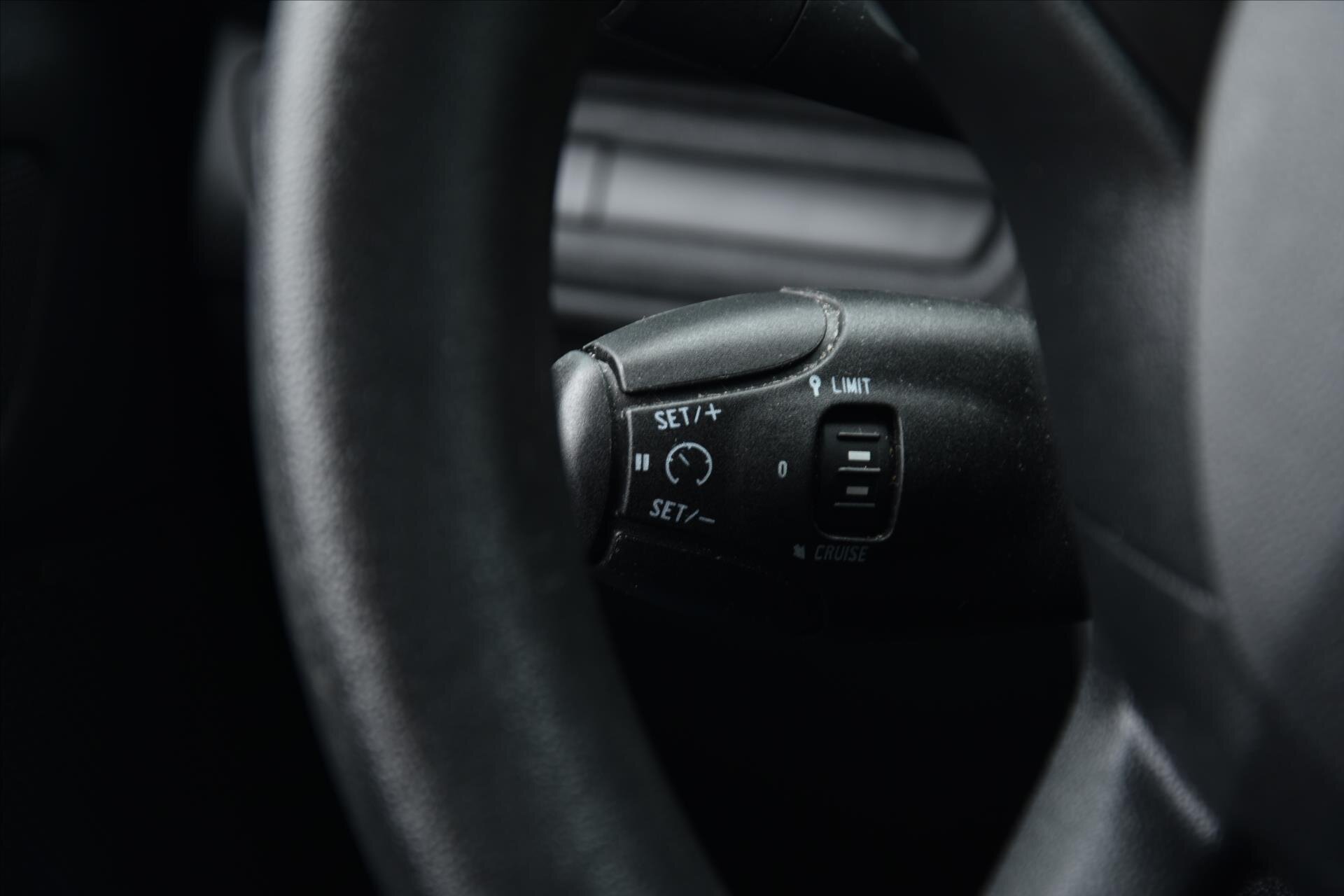 Peugeot 208 Hatchback 1,2 l 60 kw