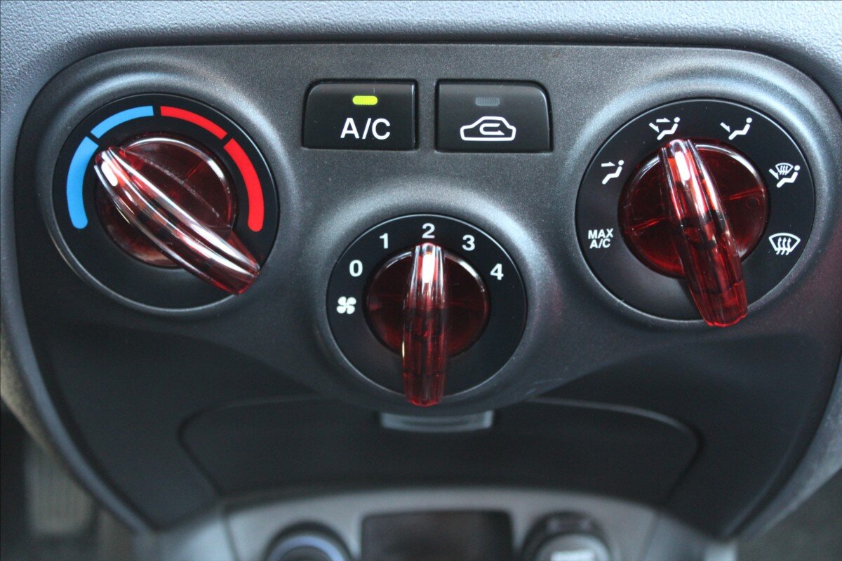 KIA Rio Sedan / Limuzína 1,4 l 71 kw