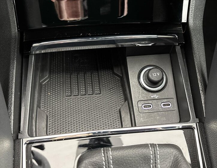 Škoda Karoq SUV / Terénní 1,5 l 110 kw