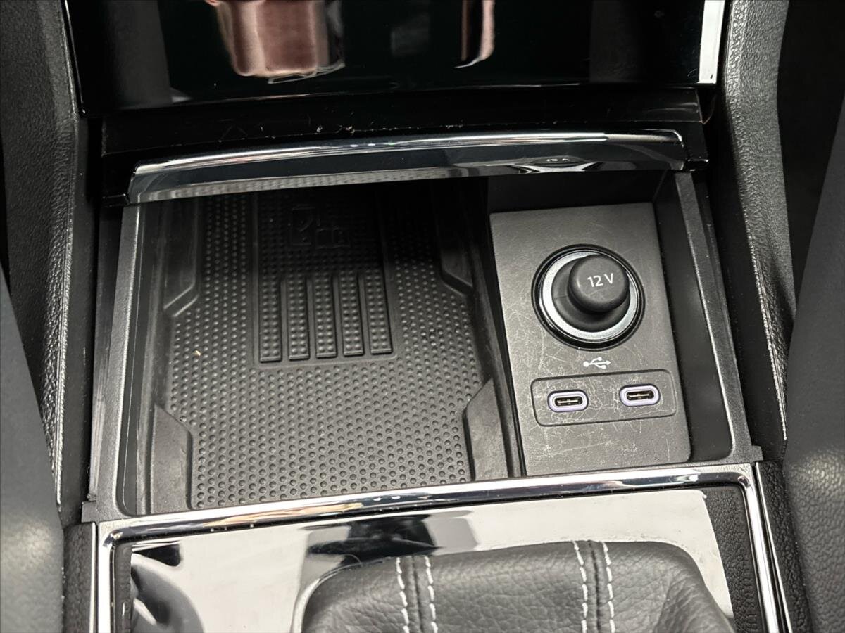 Škoda Karoq SUV / Terénní 1,5 l 110 kw