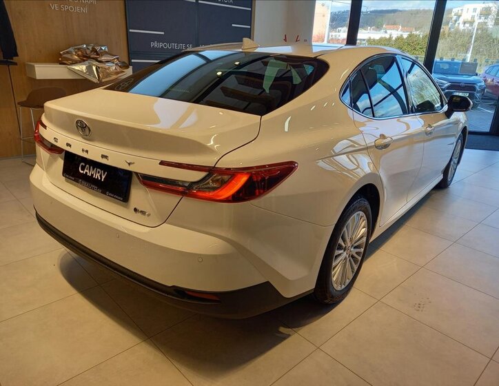 Toyota Camry Sedan 2,5 l 169 kw