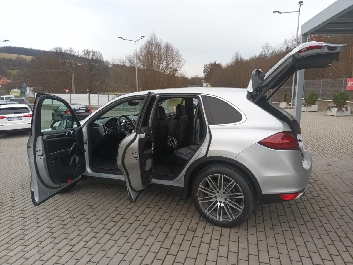 Porsche Cayenne Kombi 3,0 l 180 kw