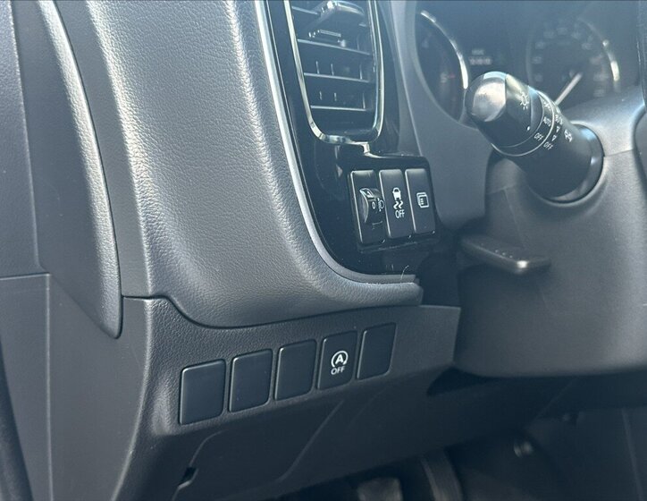 Mitsubishi Outlander SUV / Terénní 2,3 l 110 kw