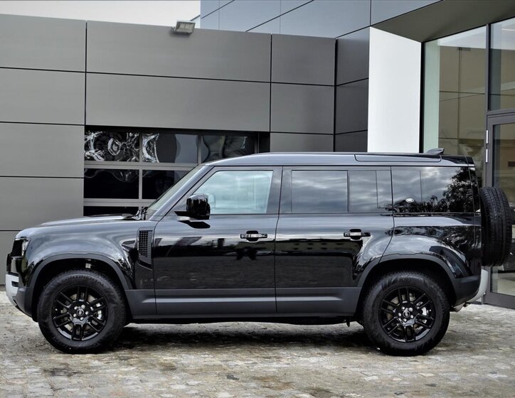 Land Rover Defender 2