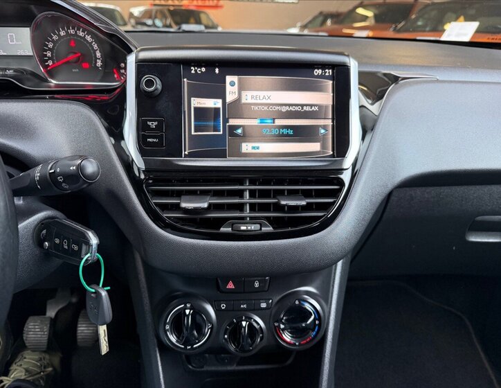 Peugeot 208 Hatchback 1,4 l 70 kw