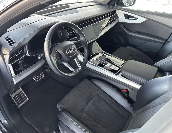 Audi Q8 SUV / Terénní 3,0 l 250 kw