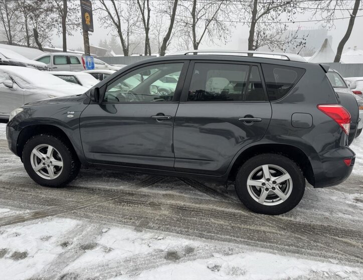 Toyota RAV4 SUV 2,2 l 100 kw