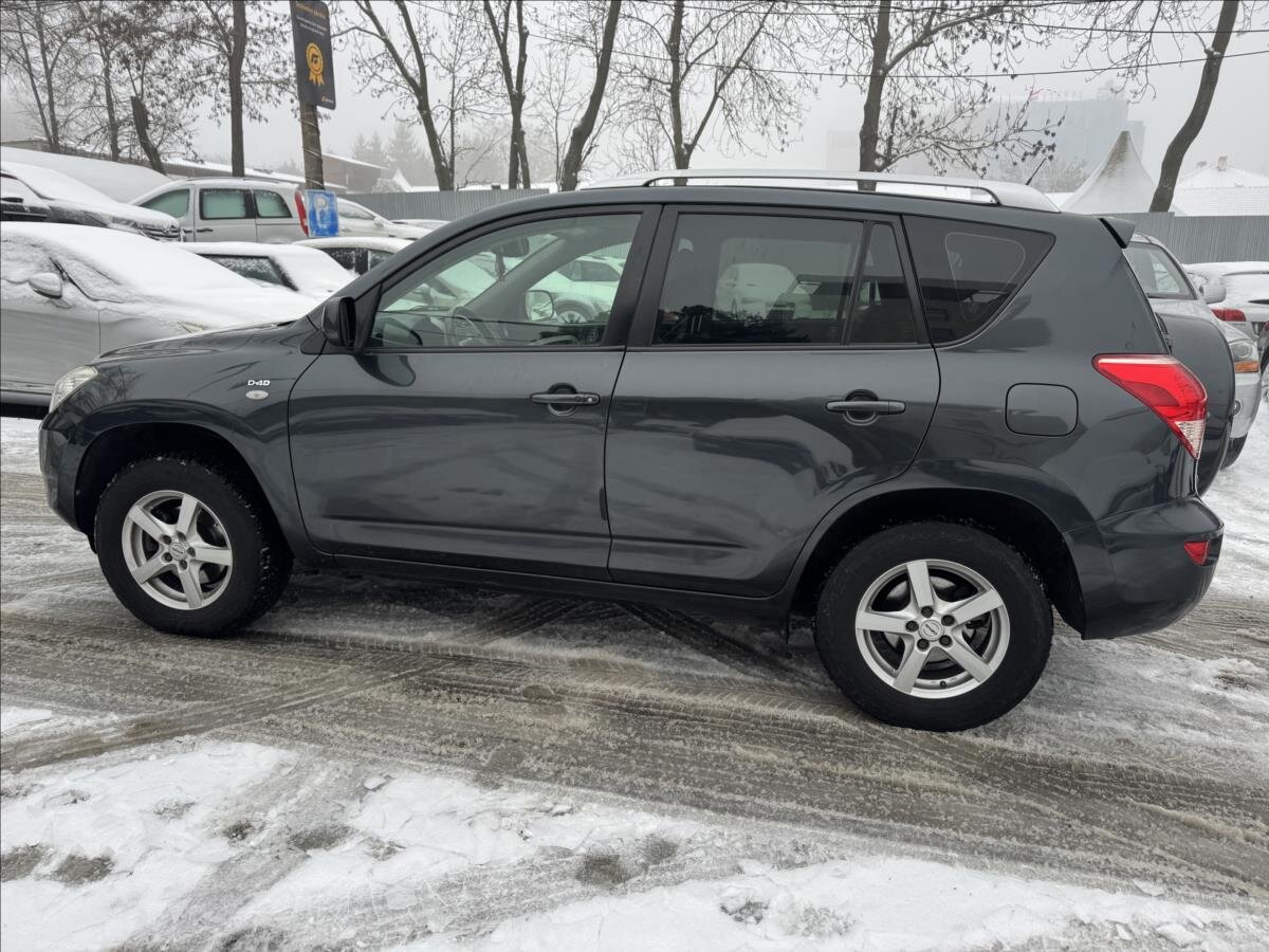 Toyota RAV4 SUV 2,2 l 100 kw