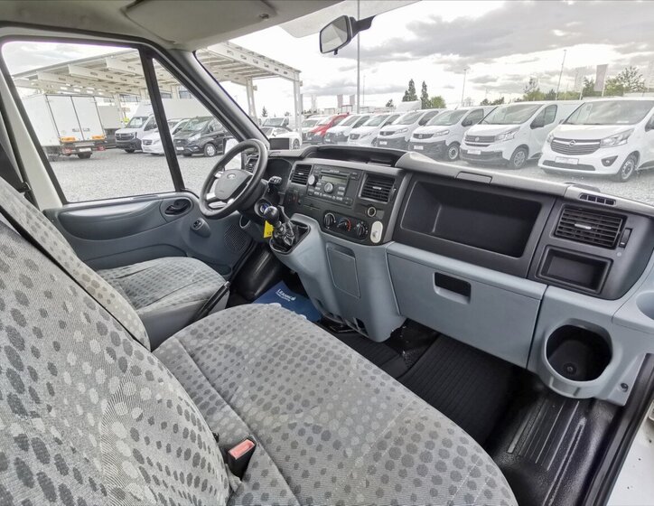 Ford Transit 8