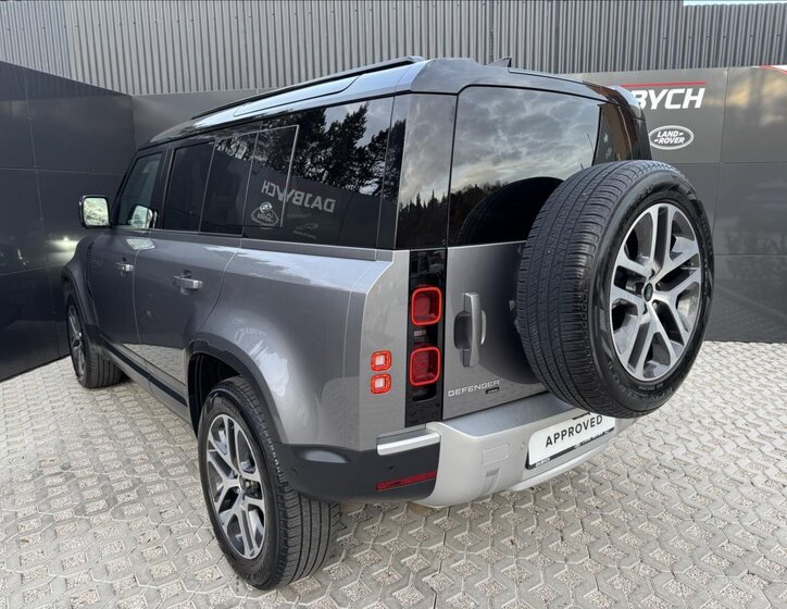 Land Rover Defender 6