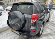 Toyota RAV4 SUV 2,2 l 100 kw