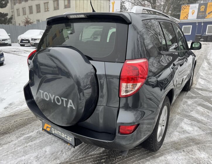 Toyota RAV4 SUV 2,2 l 100 kw