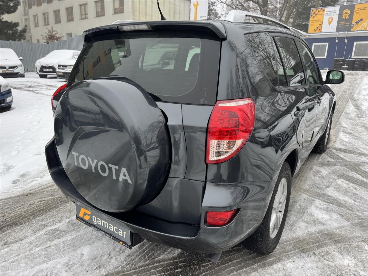 Toyota RAV4 SUV 2,2 l 100 kw