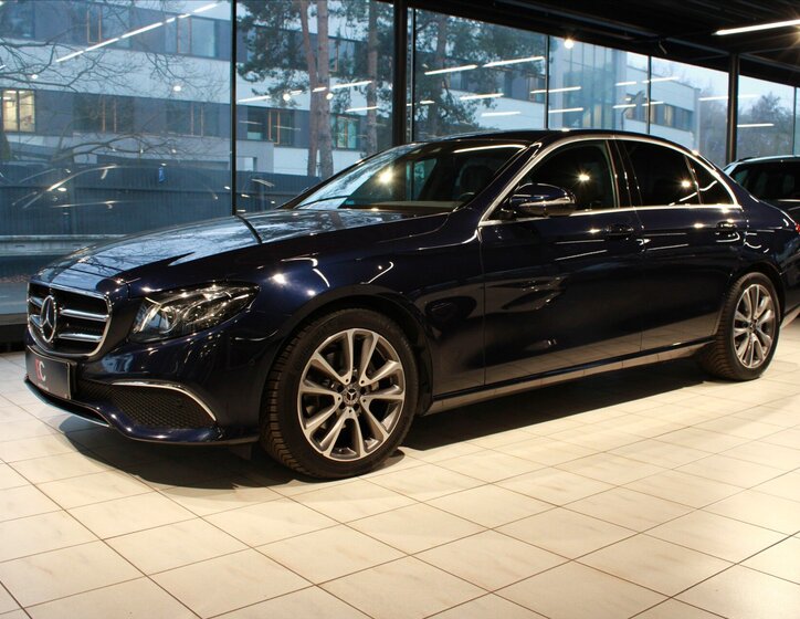 Mercedes-Benz Třídy E Sedan / Limuzína 1,6 l 118 kw