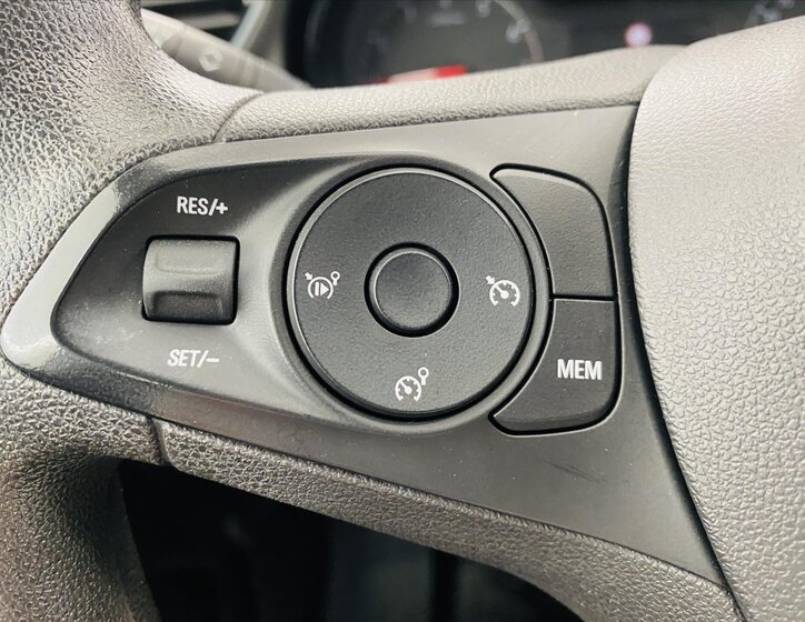 Opel Grandland X SUV 1,2 l 96 kw