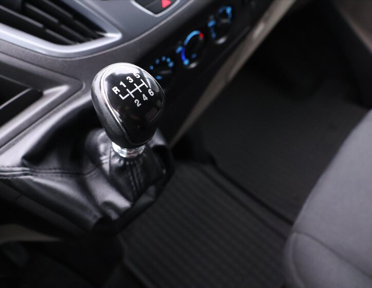 Ford Tourneo Custom 28