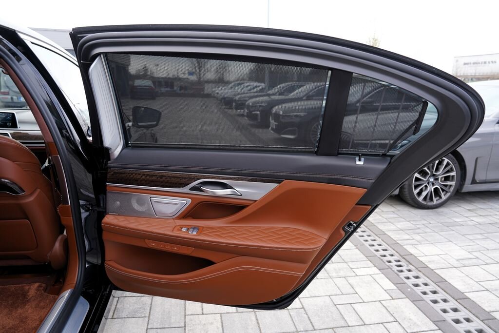 BMW Řada 7 Sedan / Limuzína 6,6 l 430 kw