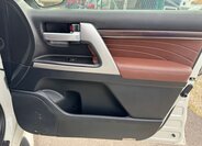 Toyota Land Cruiser SUV / Terénní 4,5 l 186 kw