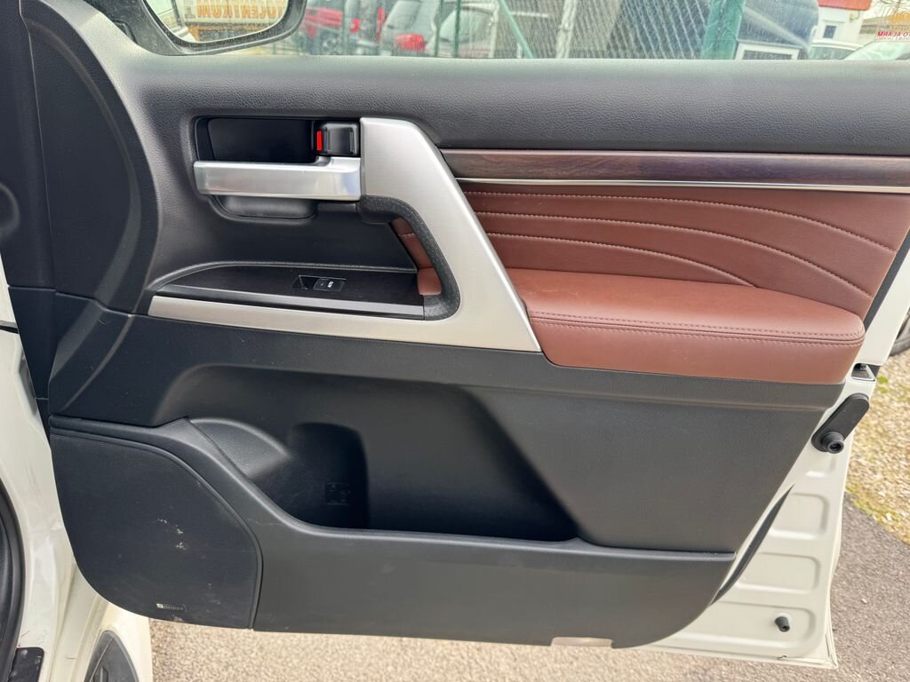 Toyota Land Cruiser SUV / Terénní 4,5 l 186 kw