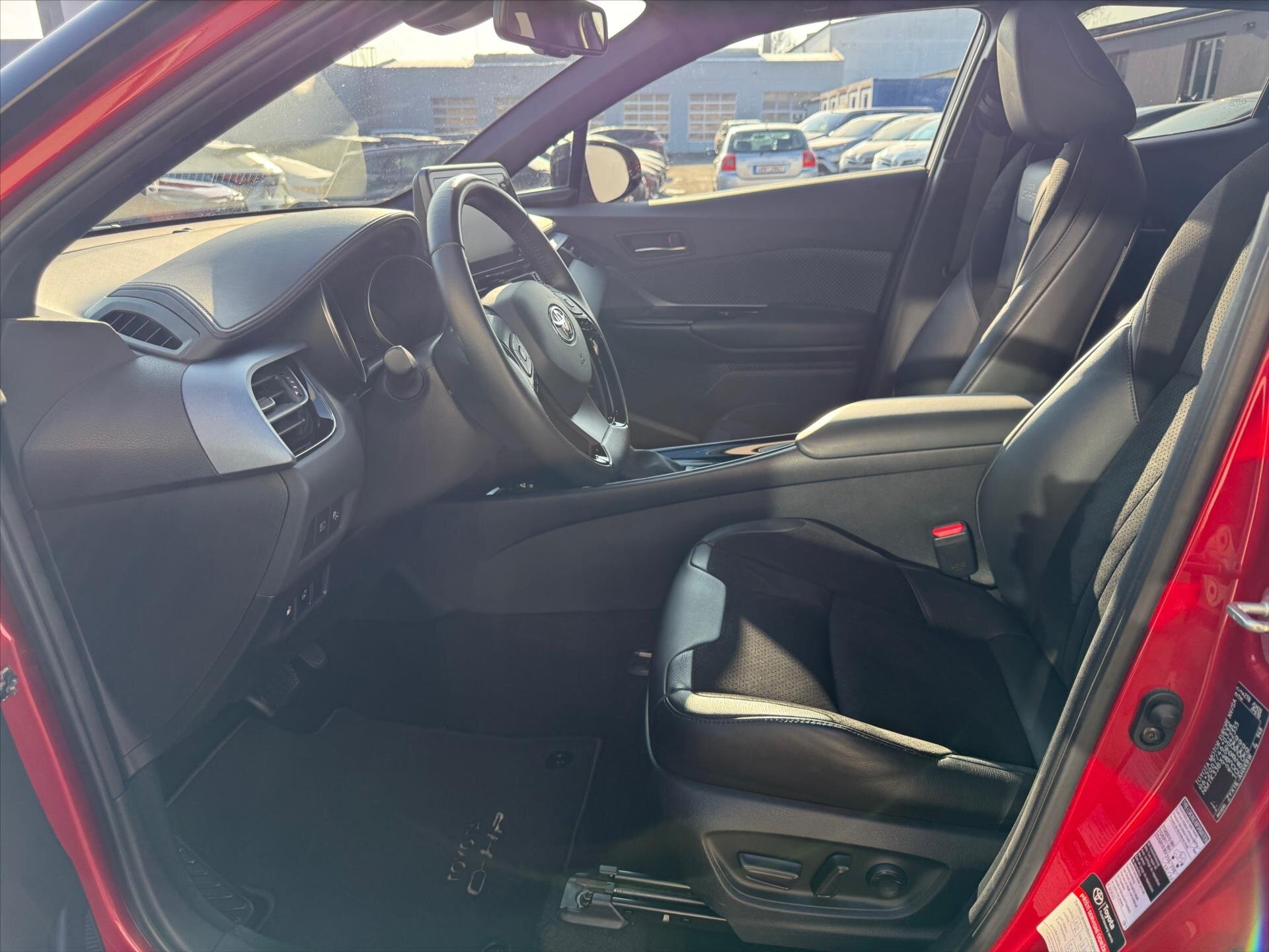 Toyota C-HR SUV / Terénní 1,8 l 72 kw