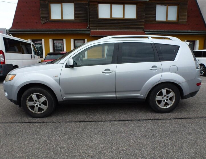 Mitsubishi Outlander SUV / Terénní 2,0 l 103 kw