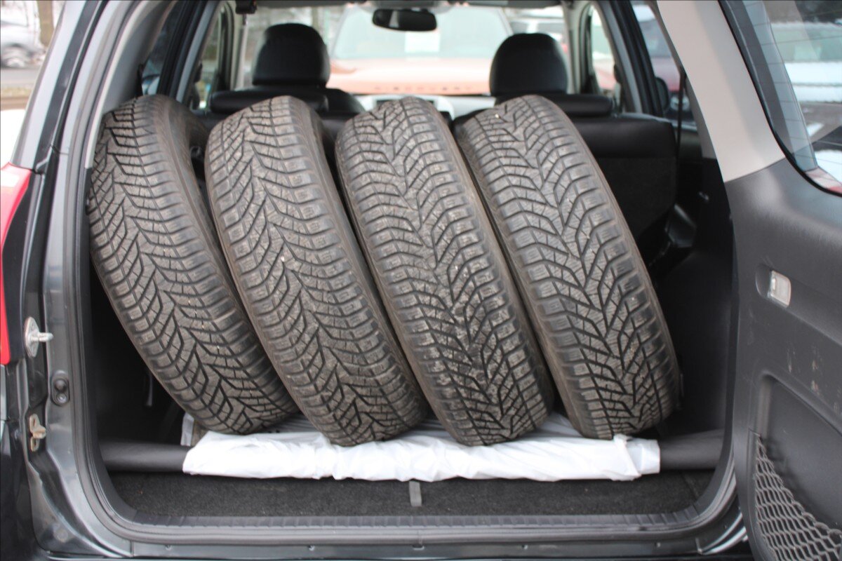 Toyota RAV4 SUV 2,2 l 100 kw