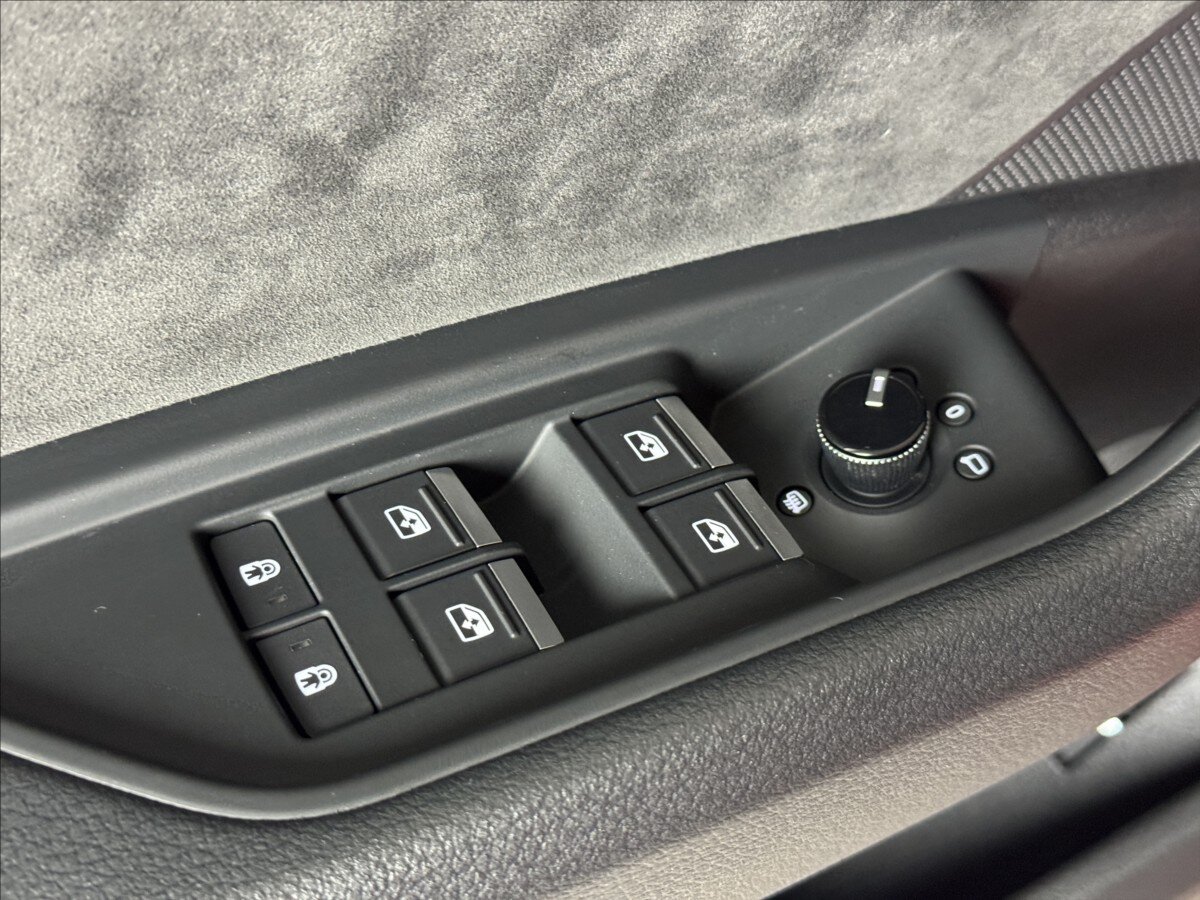 Audi e-tron SUV / Terénní 0,0 300 kw