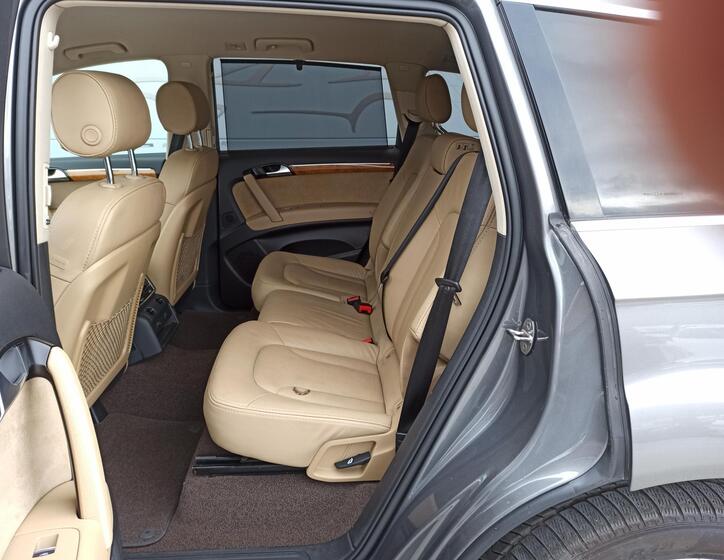 Audi Q7 11