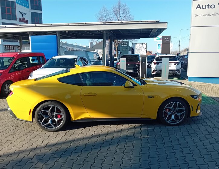 Ford Mustang Kupé 5,0 l 328 kw