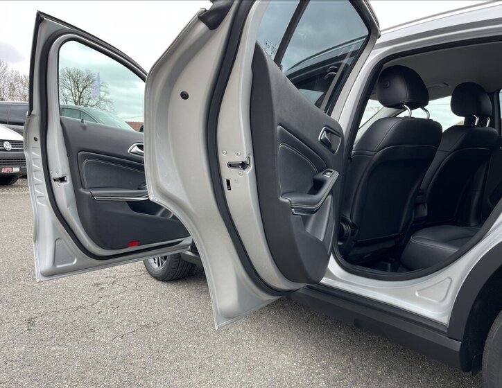 Mercedes-Benz GLA Hatchback 1,6 l 115 kw