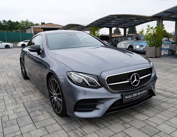 Mercedes-Benz Třídy E 8