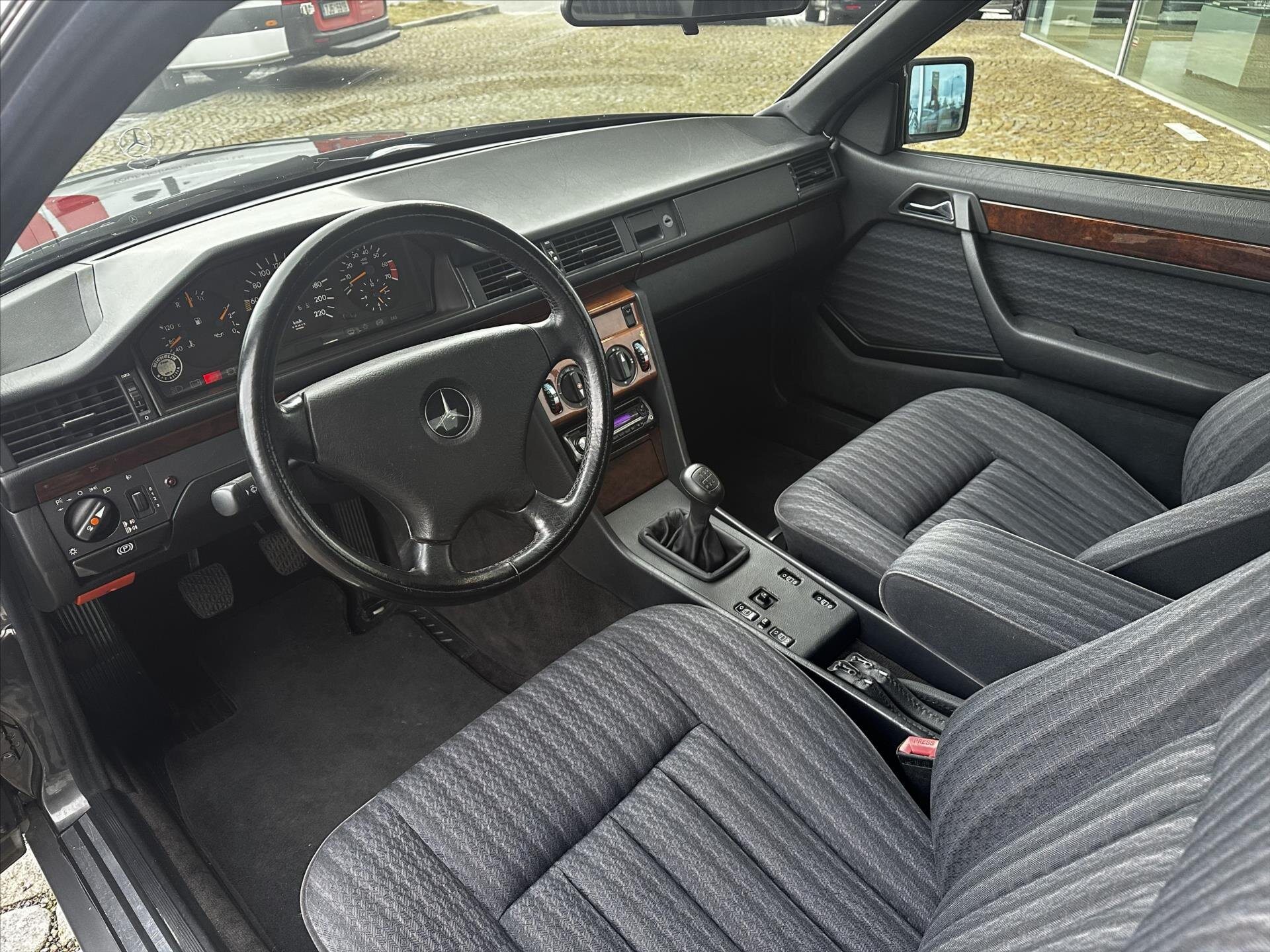 Mercedes-Benz 124 Kupé 1,9 l 100 kw