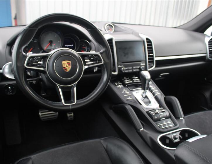 Porsche Cayenne SUV 4,1 l 283 kw