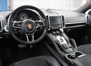 Porsche Cayenne SUV 4,1 l 283 kw