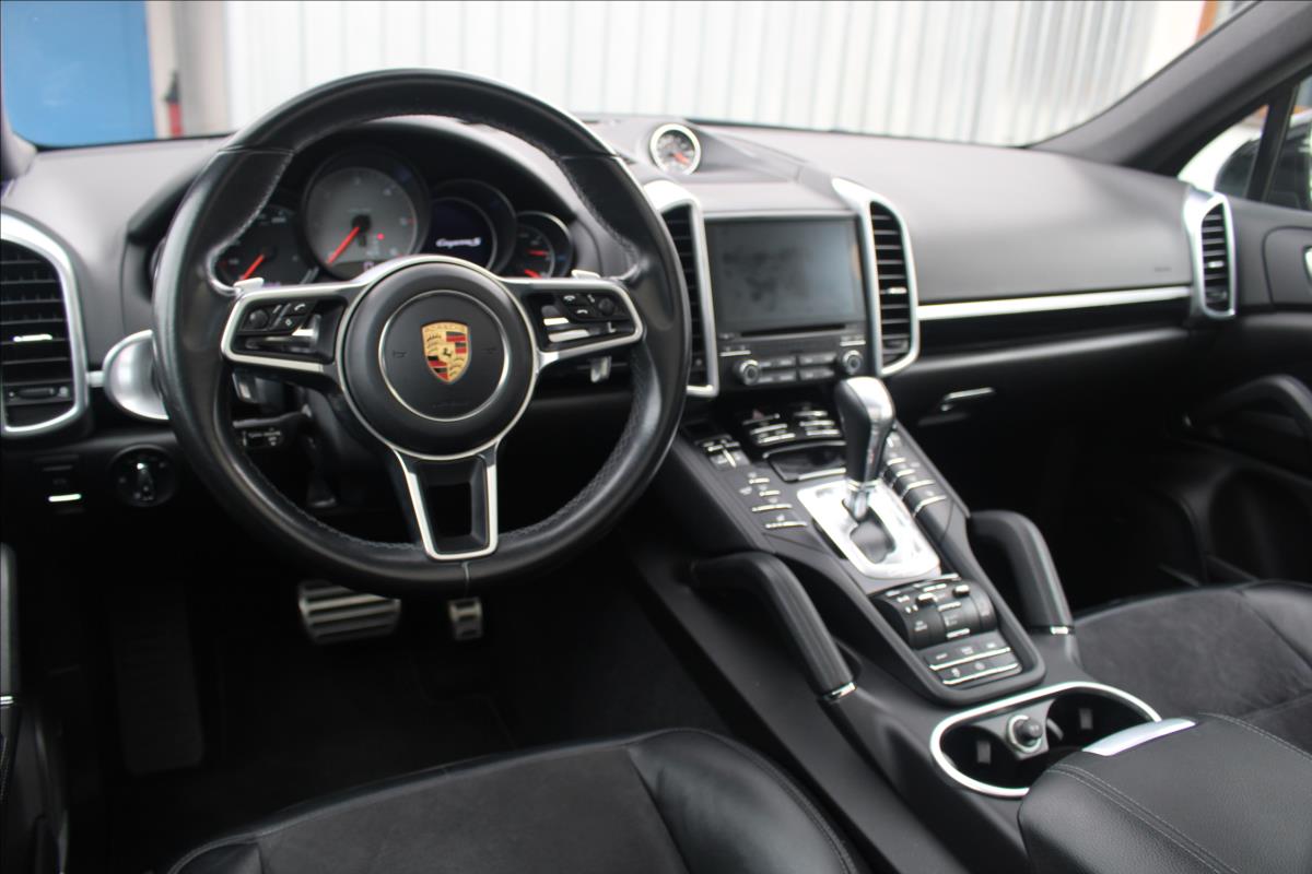 Porsche Cayenne SUV 4,1 l 283 kw