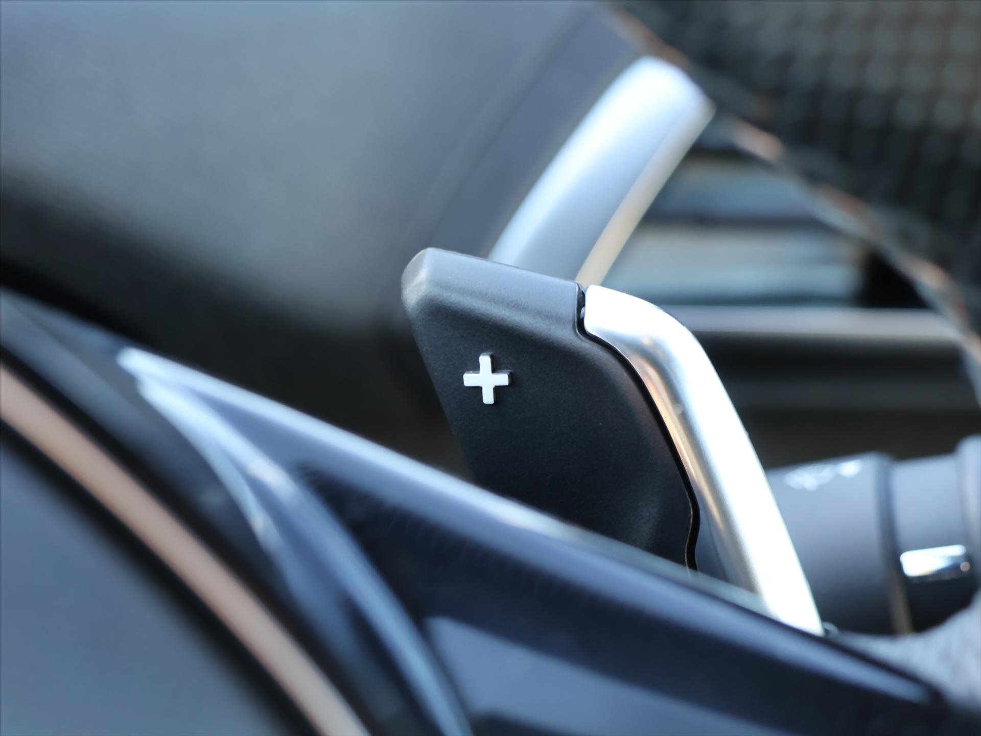 Peugeot 5008 SUV 1,6 l 133 kw