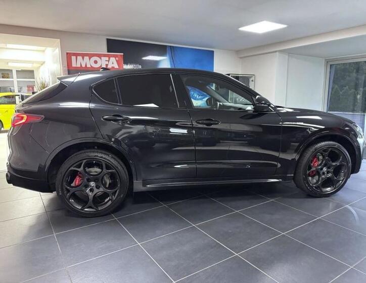 Alfa Romeo Stelvio 4