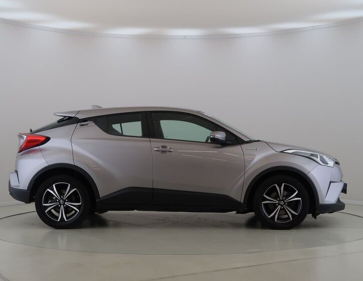 Toyota C-HR SUV / Terénní 1,8 l 72 kw