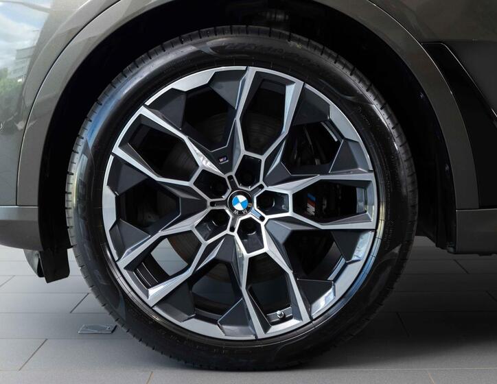 BMW X7 5