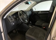 Volkswagen Tiguan 9