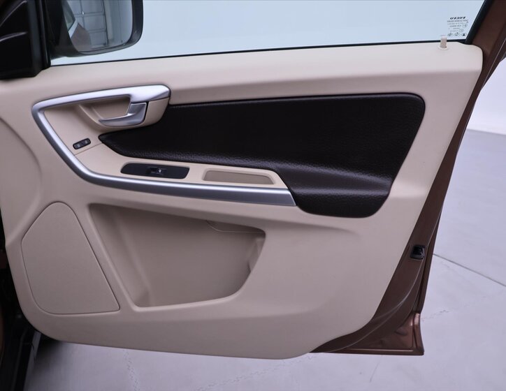 Volvo XC60 SUV / Terénní 2,4 l 120 kw