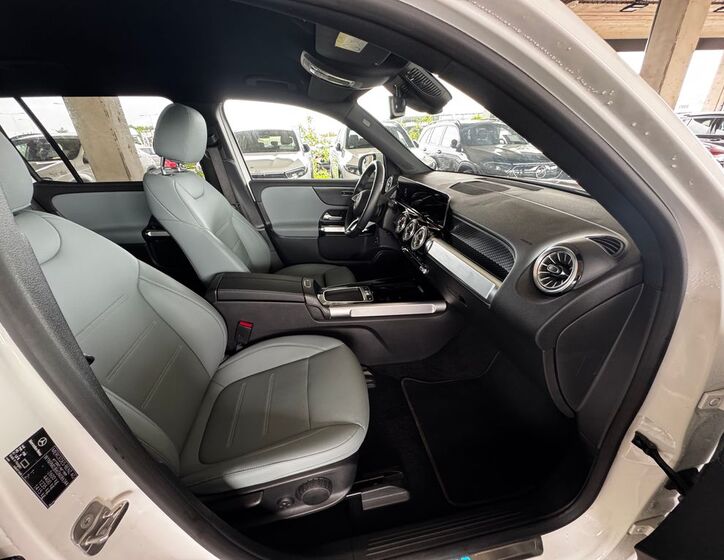 Mercedes-Benz EQB 11